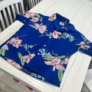 Vintage resort line, Blue Floral Hawaiian button down short sleeve men’s Shirt